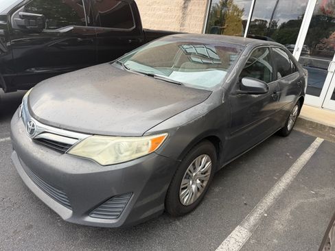 Used 2012 Toyota Camry LE FWD image 8