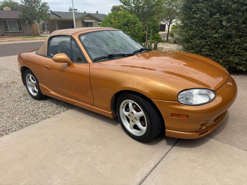 Used 2000 MAZDA MX-5 Miata LS RWD image 2