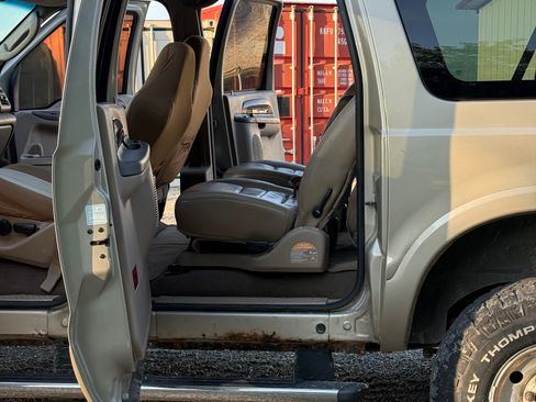 Used 2004 Ford Excursion Limited image 9
