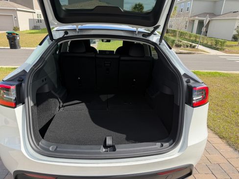 Used 2025 Tesla Model Y Long Range image 13