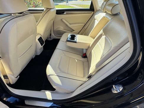 Used 2018 Volkswagen Passat 2.0T SE image 13