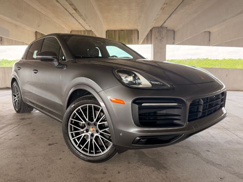 Used 2022 Porsche Cayenne AWD/4WD image 12