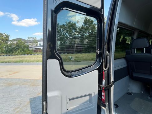 Used 2014 Mercedes-Benz Sprinter 2500 image 19