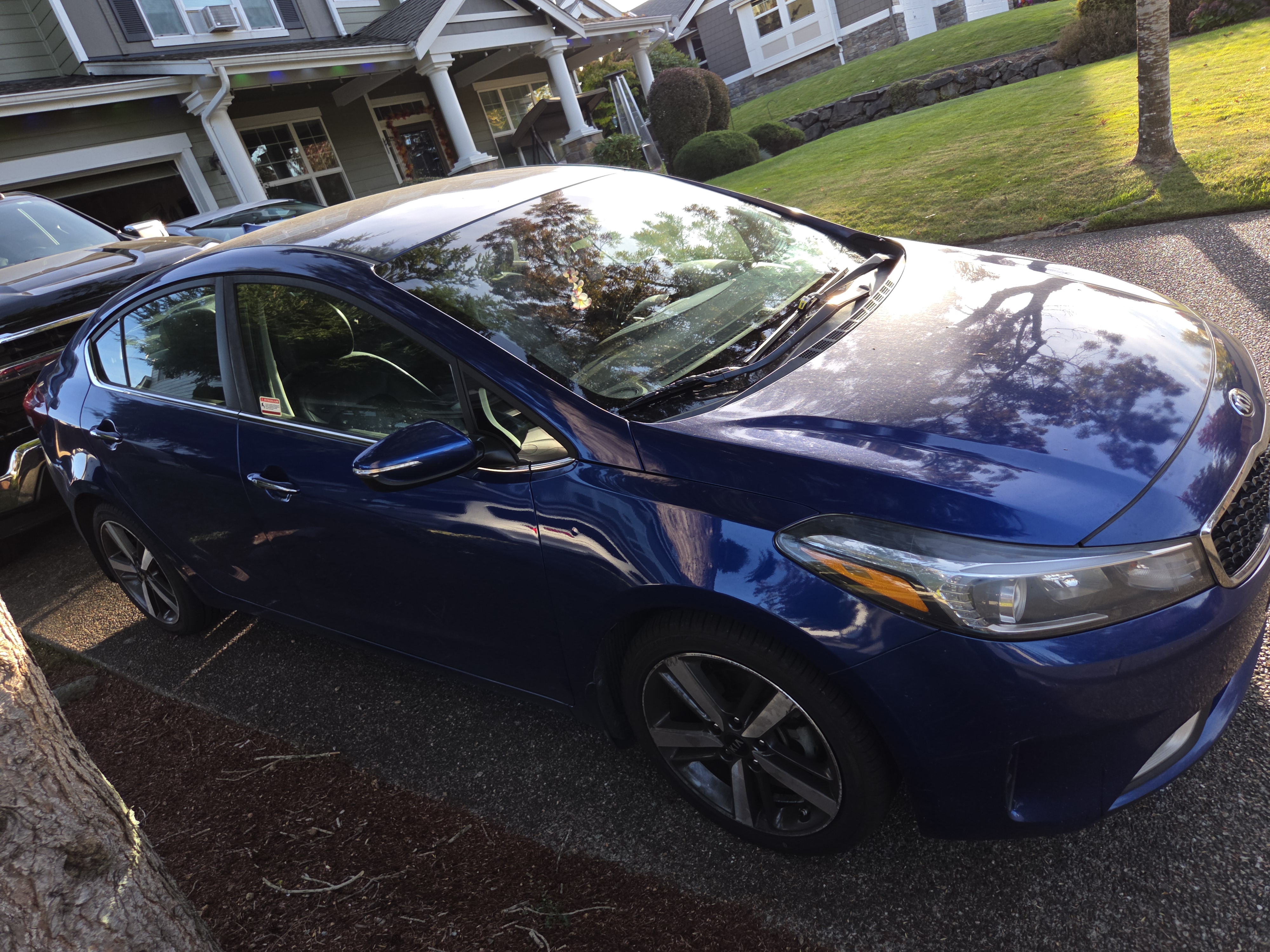 Used 2017 Kia Forte EX FWD image 2
