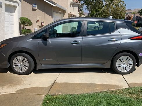 Used 2019 Nissan Leaf S w/ S Charge Package FWD image 1
