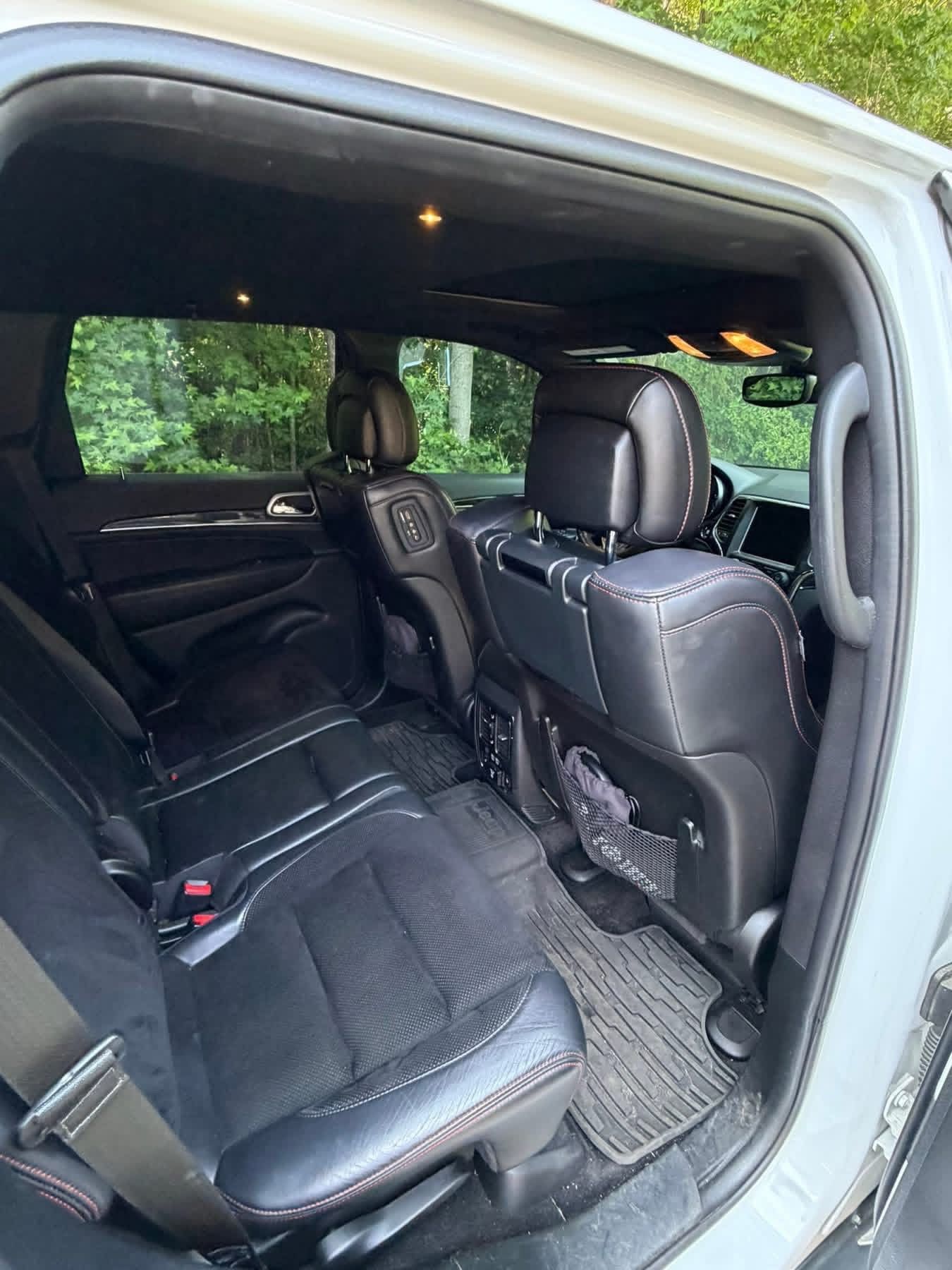 Used 2017 Jeep Grand Cherokee Trailhawk AWD/4WD image 9
