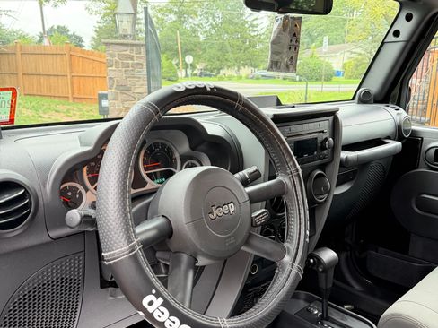 Used 2010 Jeep Wrangler Unlimited Sport AWD/4WD image 10