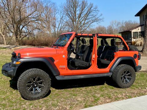 Used 2018 Jeep Wrangler Unlimited Sport image 4