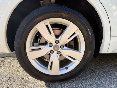 Used 2019 Audi Q5 2.0T Premium Plus w/ Premium Plus Package AWD/4WD image 16