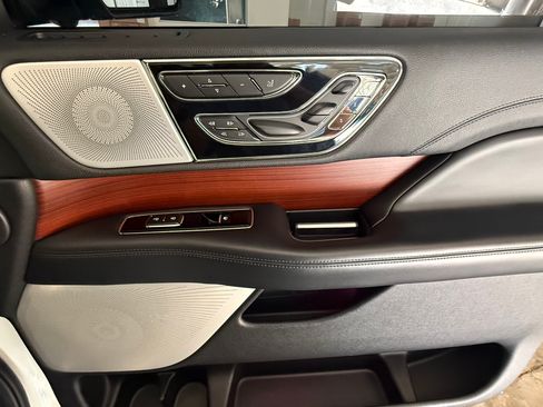 Used 2020 Lincoln Navigator Reserve w/ Equipment Group 208A Reserve AWD/4WD image 24