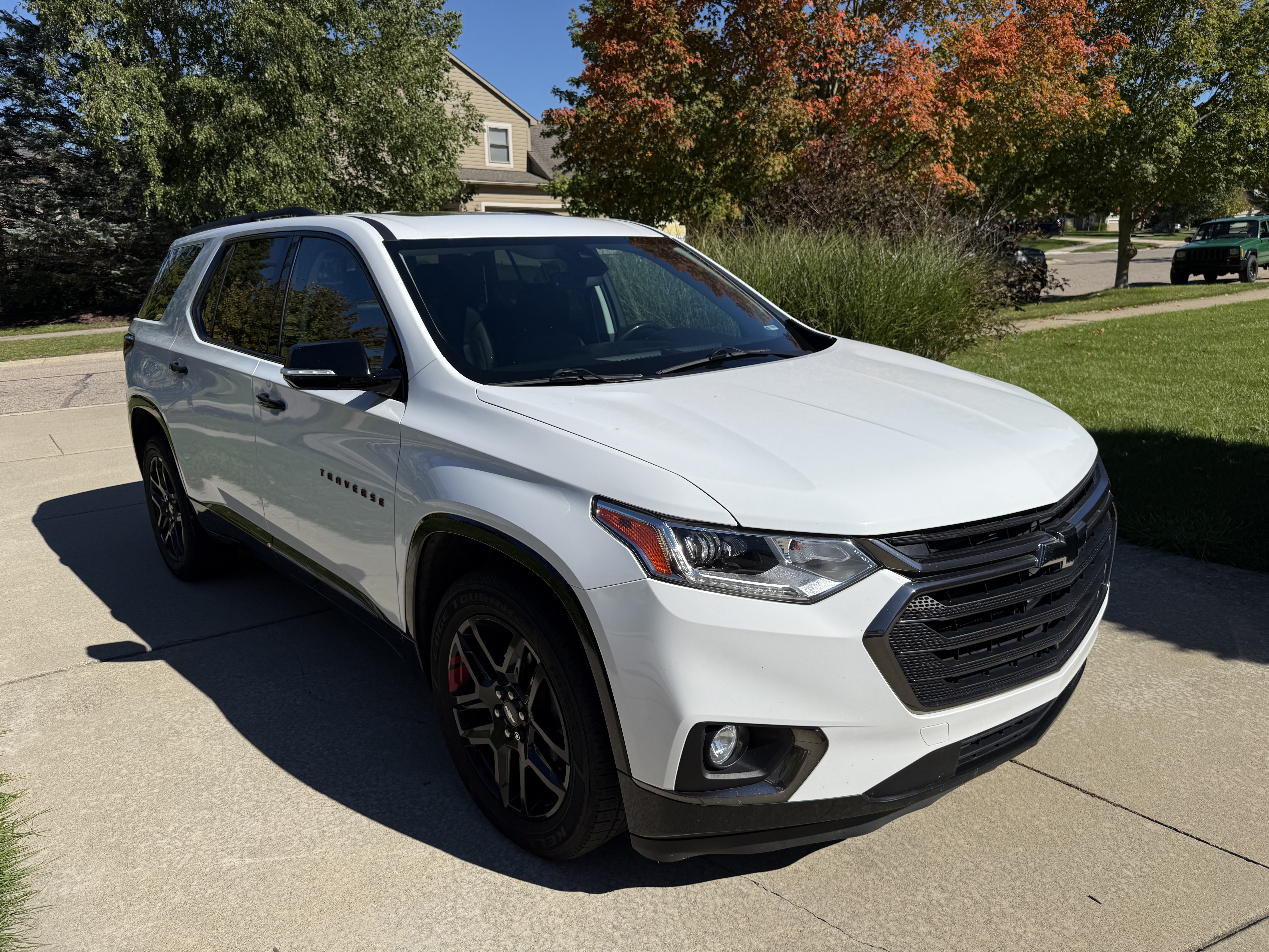 Used 2019 Chevrolet Traverse Premier w/ Redline Edition AWD/4WD image 2