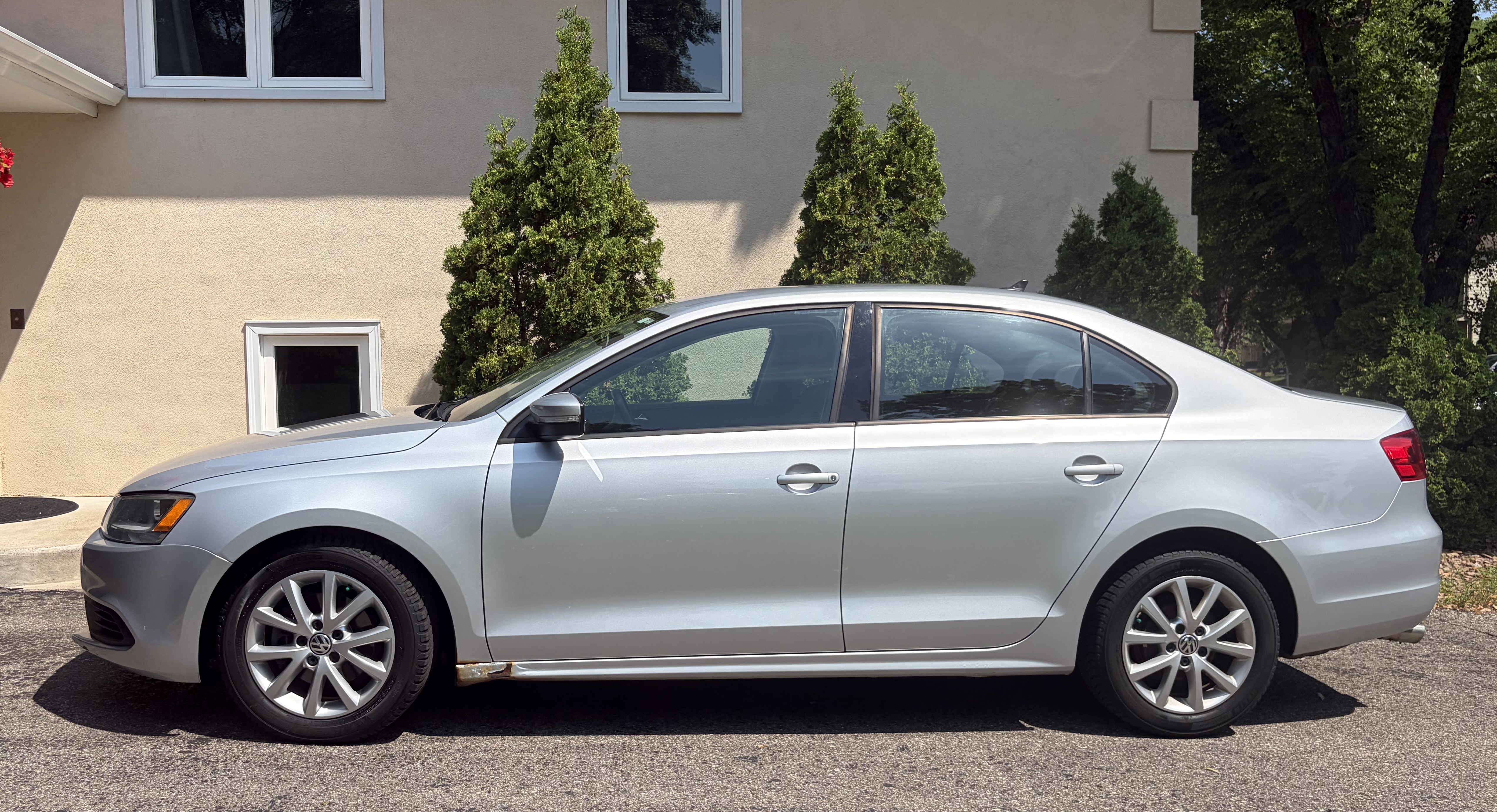 Used 2012 Volkswagen Jetta SE FWD image 1