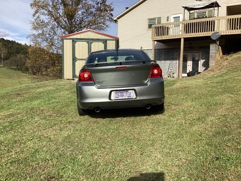 Used 2013 Dodge Avenger SE image 4