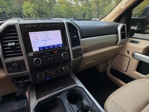 Used 2020 Ford F250 Lariat w/ Lariat Ultimate Package AWD/4WD image 23
