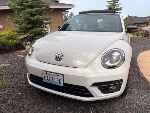 Used 2013 Volkswagen Beetle R-Line FWD image 4