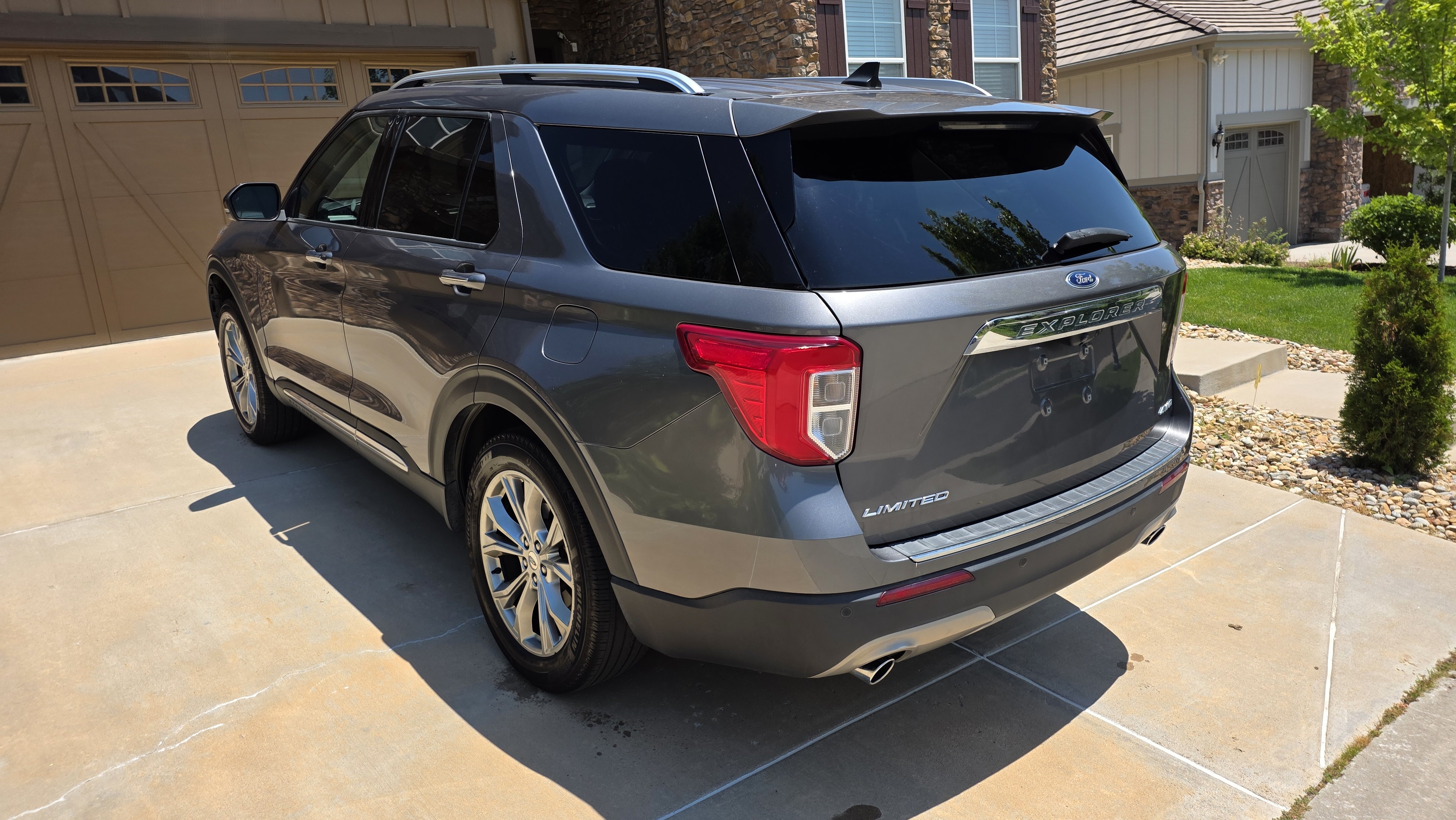 Used 2021 Ford Explorer Limited AWD/4WD image 5