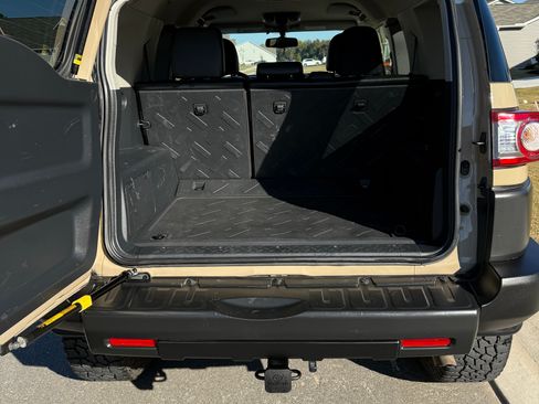 Used 2013 Toyota FJ Cruiser 4WD image 11