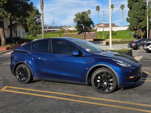 Used 2021 Tesla Model Y 2WD image 12