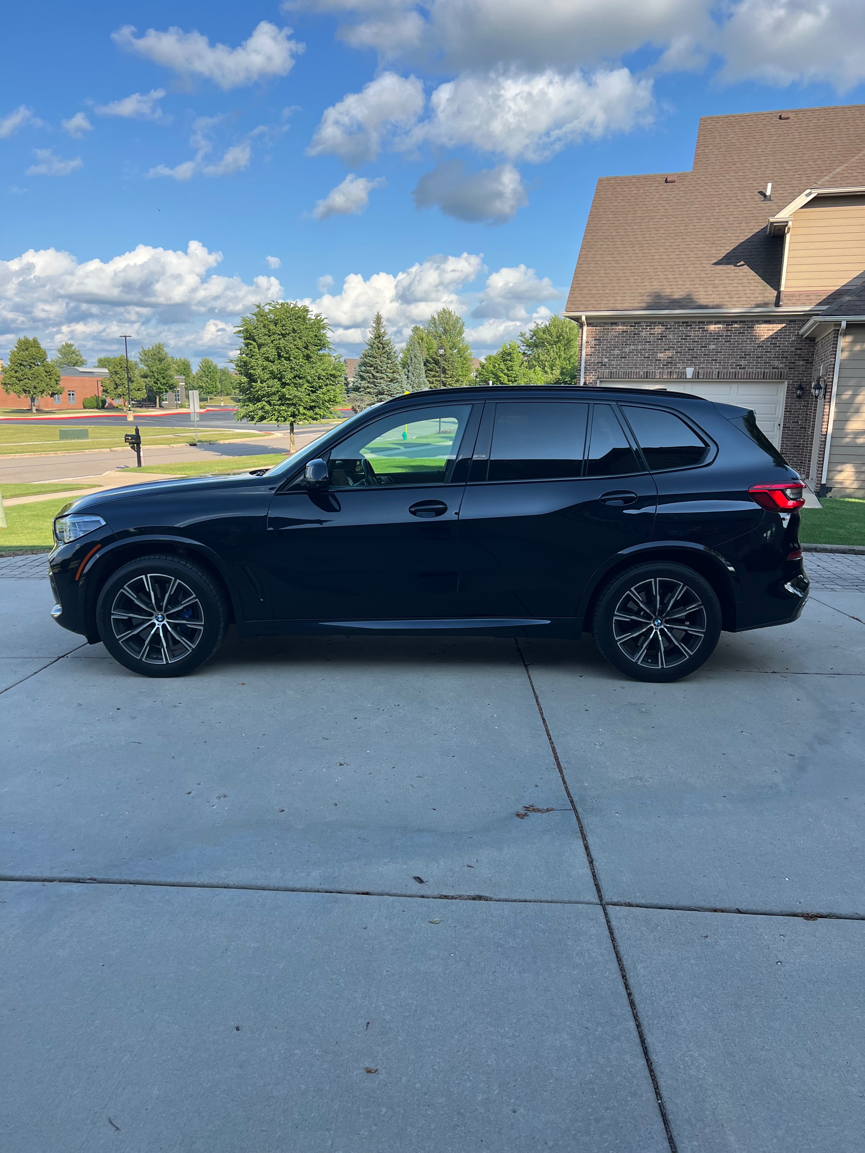 Used 2019 BMW X5 xDrive50i w/ M Sport Package AWD/4WD image 1