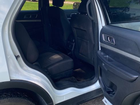 Used 2016 Ford Explorer XLT image 11