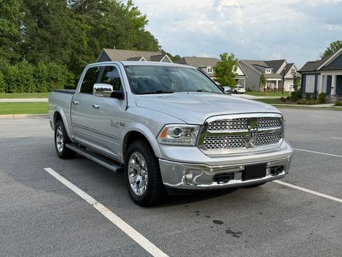 Used 2016 RAM 1500 Laramie w/ Convenience Group AWD/4WD image 4