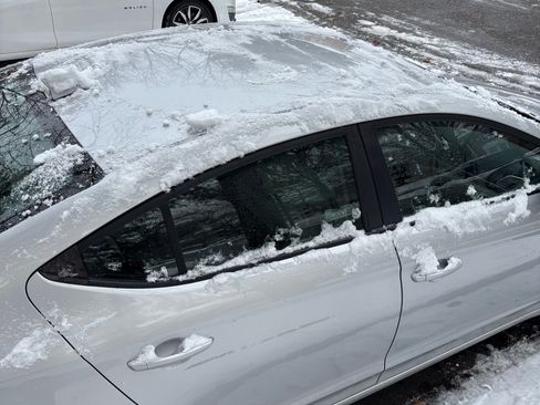 Used 2017 Hyundai Elantra SE image 5