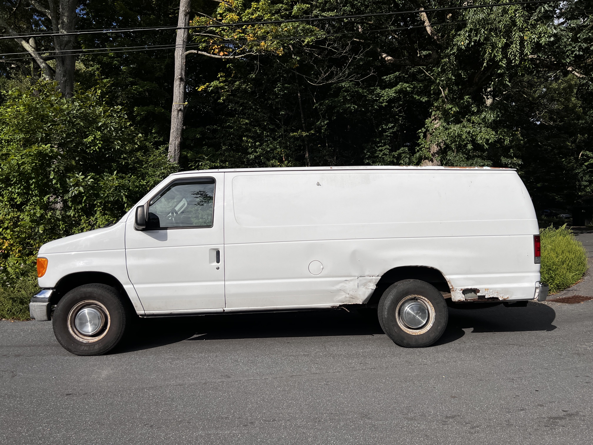 Used 2006 Ford E-350 and Econoline 350 XL RWD image 2