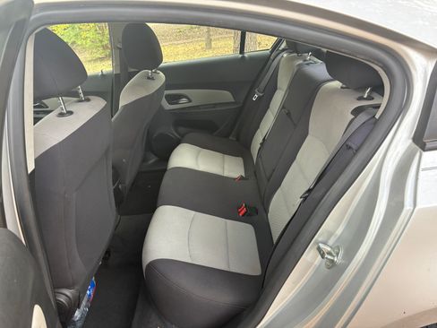 Used 2014 Chevrolet Cruze LS image 15