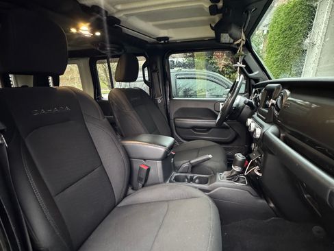 Used 2019 Jeep Wrangler Unlimited Sahara image 10