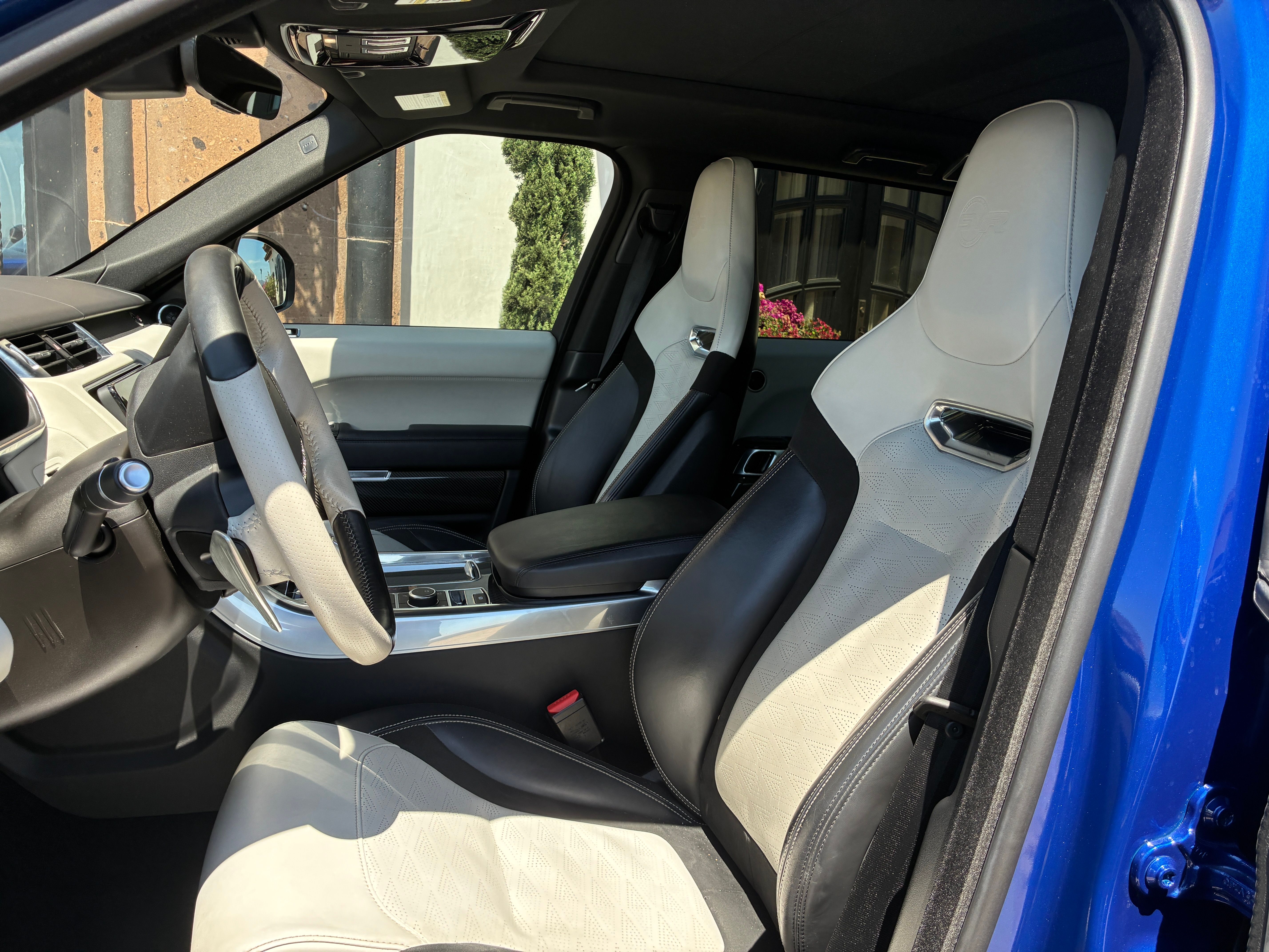 Used 2018 Land Rover Range Rover Sport SVR AWD/4WD image 2