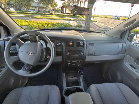 Used 2005 Dodge Durango SXT image 12