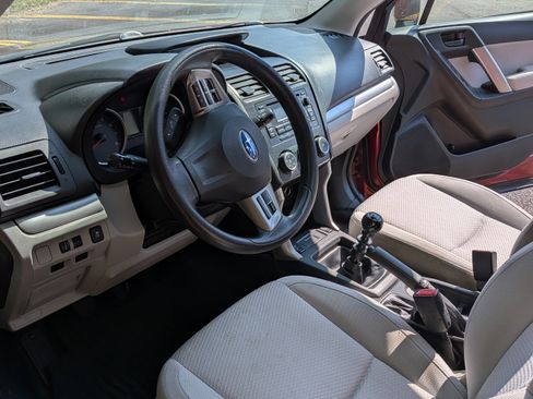 Used 2015 Subaru Forester 2.5i Premium AWD/4WD image 5