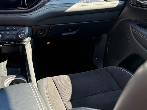 Used 2025 Dodge Durango R/T image 13