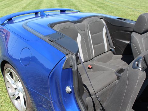 Used 2020 Chevrolet Camaro SS RWD image 12