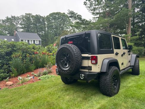 Used 2017 Jeep Wrangler Unlimited Sport w/ Connectivity Group image 14