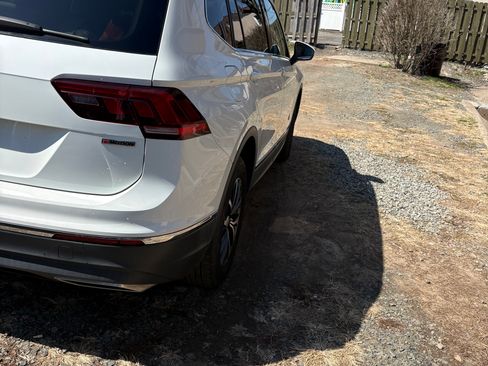 Used 2020 Volkswagen Tiguan SE w/ Panoramic Sunroof Package image 5