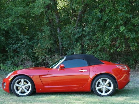 Used 2009 Saturn Sky w/ Premium Trim Package RWD image 2