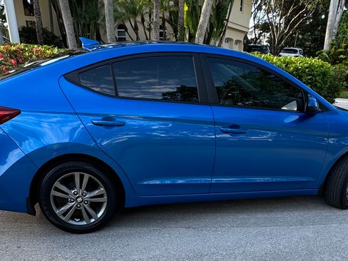 Used 2017 Hyundai Elantra SE FWD image 2