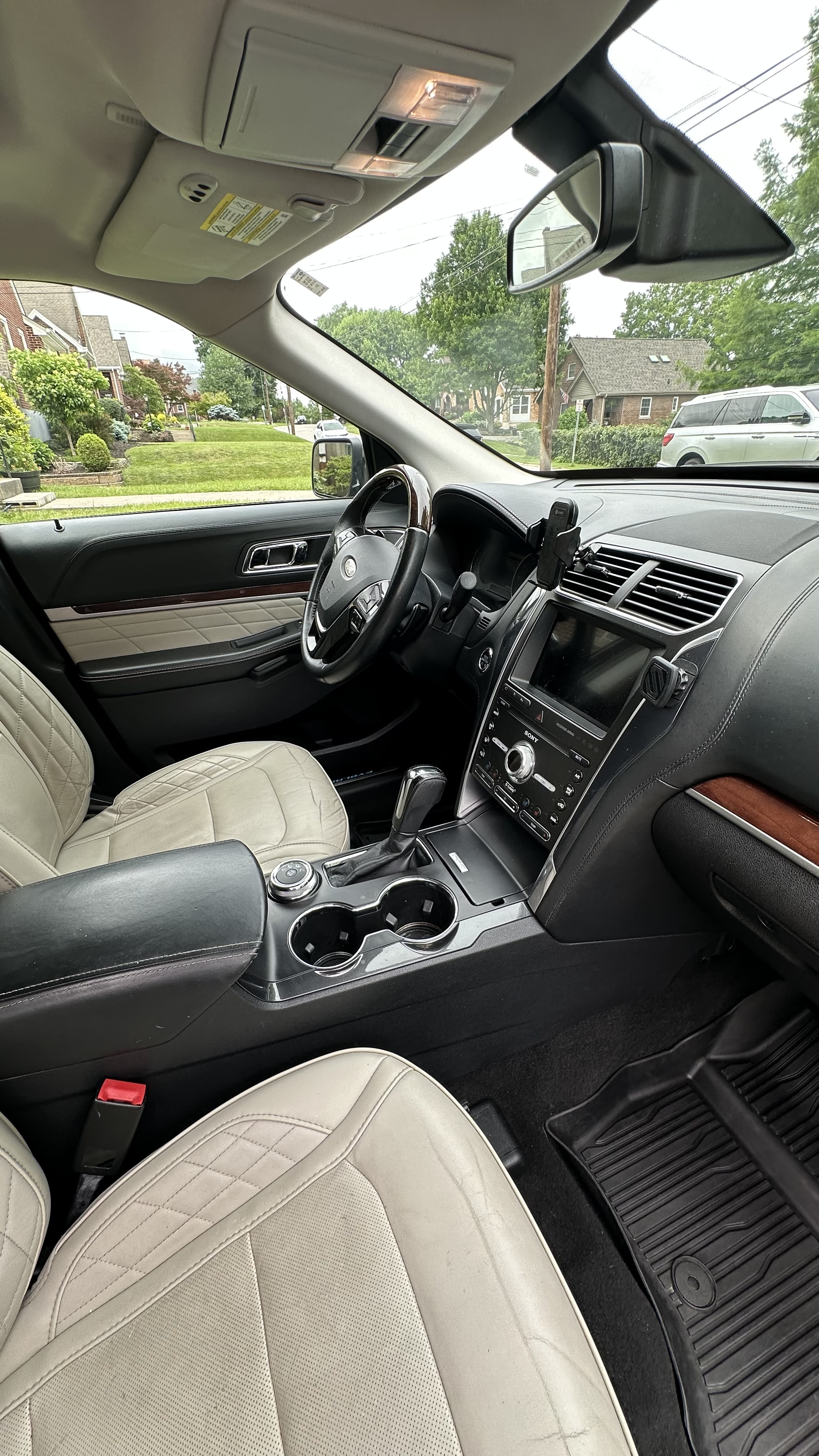 Used 2019 Ford Explorer Platinum AWD/4WD image 8