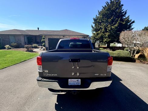 Used 2013 Toyota Tundra 4x4 CrewMax w/ Tow Pkg image 4