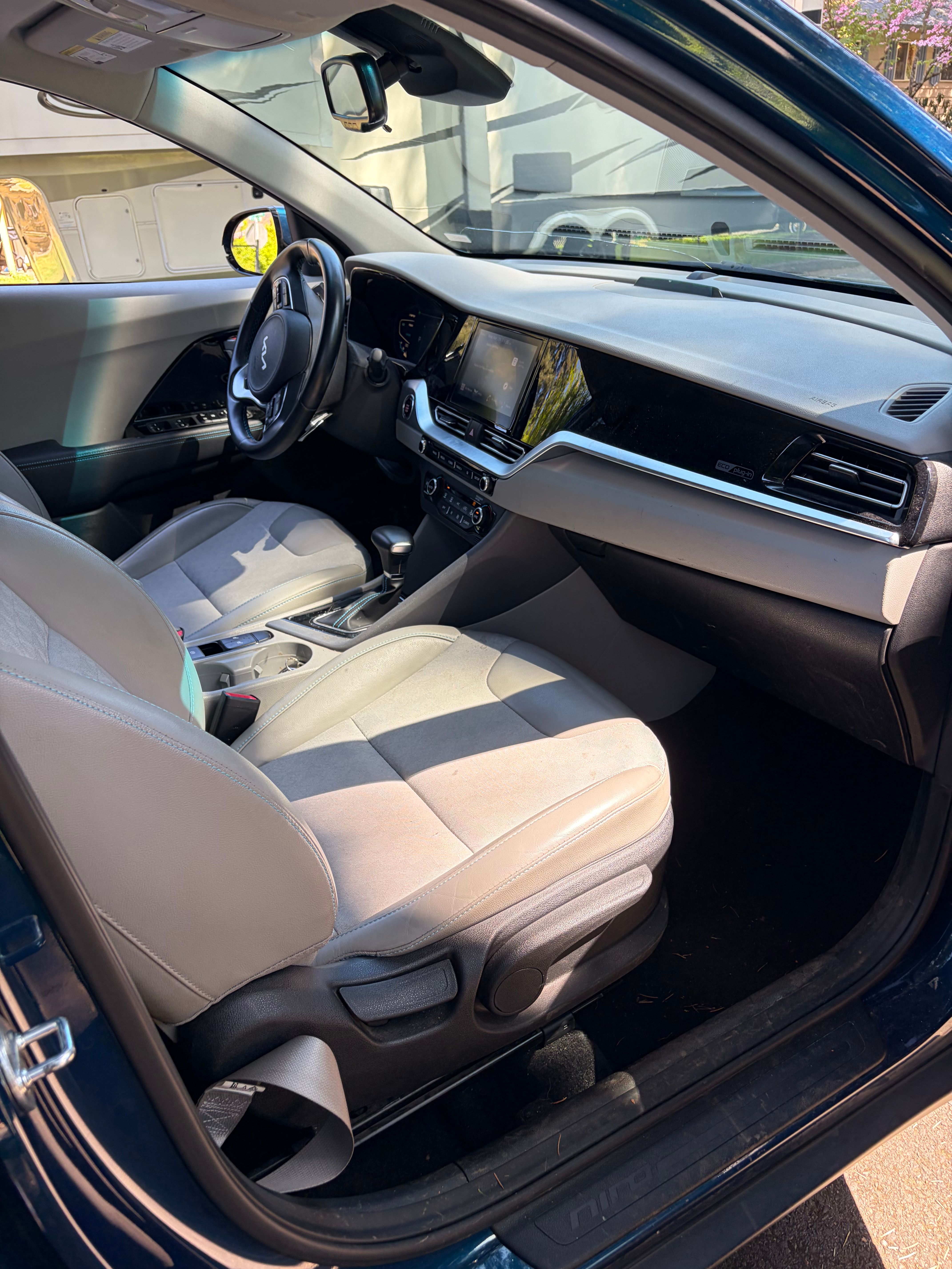 Used 2022 Kia Niro EX FWD image 4