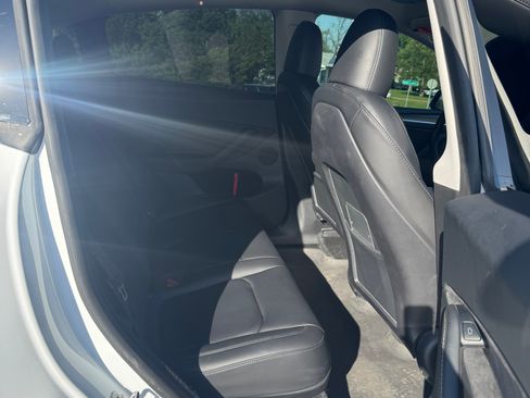 Used 2023 Tesla Model Y Long Range AWD/4WD image 10