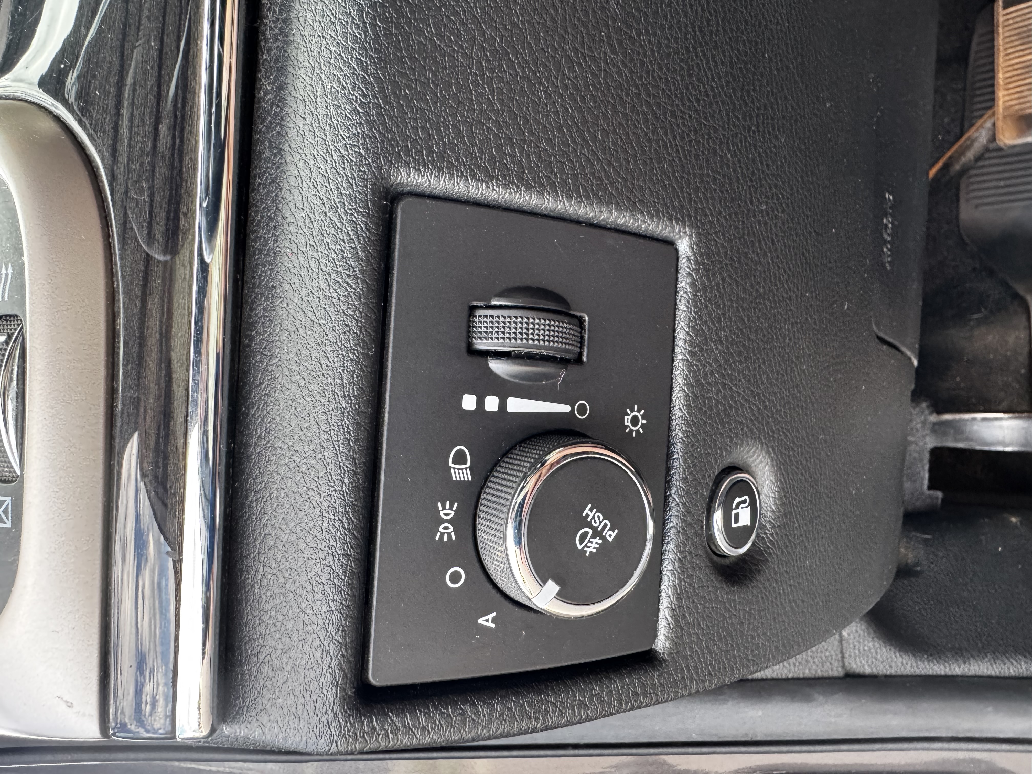 Used 2014 Jeep Grand Cherokee Overland AWD/4WD image 13