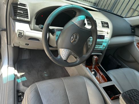 Used 2011 Toyota Camry XLE w/ XLE Extra-Value Pkg #1 FWD image 6