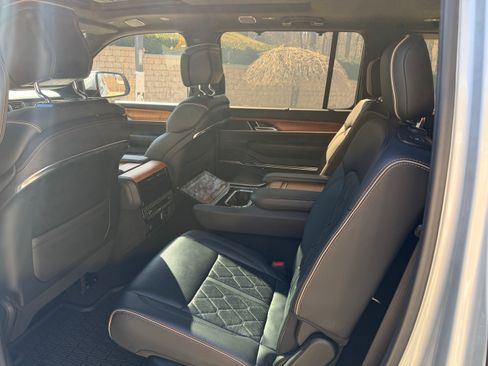 Used 2022 Jeep Grand Wagoneer Series III w/ HD Trailer Tow Package image 14