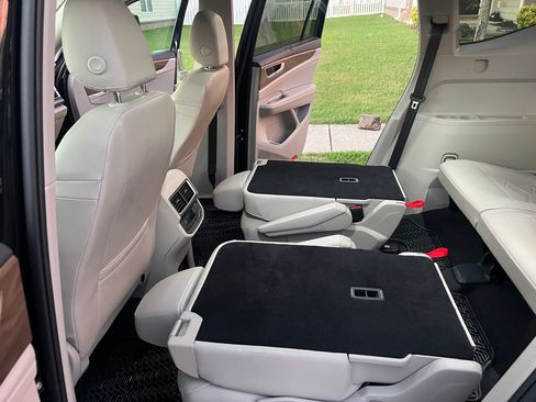 Used 2024 Volkswagen Atlas SE w/ Panoramic Sunroof Package image 9