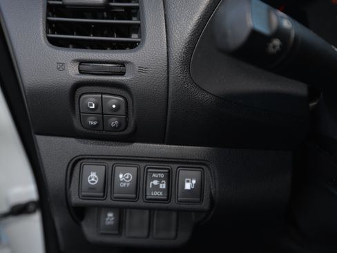 Used 2015 Nissan Leaf SV image 16