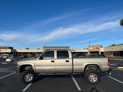 Used 2002 Chevrolet Silverado 2500 4x4 Crew Cab image 2
