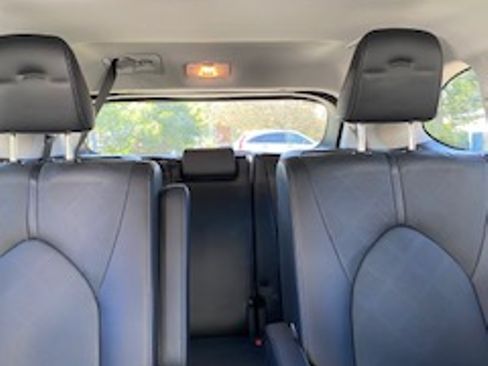 Used 2024 Toyota Highlander Platinum AWD/4WD image 14