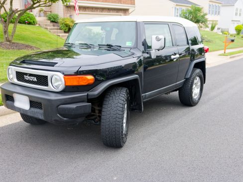 Used 2010 Toyota FJ Cruiser 4WD image 2